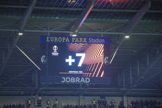 11.12.2025, xhettx, Fussball UEFA Europa League, SC Freiburg - RB Salzburg v.l. Nachspielzeit erste Halbzeit (DFL DFB REGULATIONS PROHIBIT ANY USE OF PHOTOGRAPHS as IMAGE SEQUENCES and or QUASI-VIDEO) Freiburg