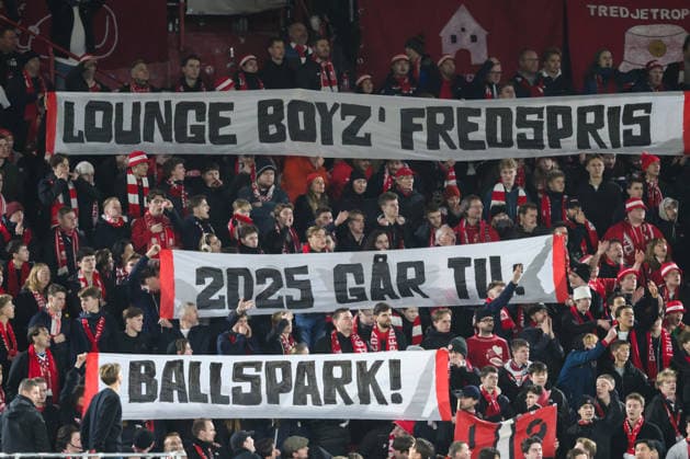 251211 Fans of Brann during the UEFA Europa League football match between Brann and Fenerbache on December 11, 2025 in Bergen. Photo: Marius Simensen BILDBYRAN COP 238 MM0053 bbeng fotboll football soccer fotball uefa europa league brann fenerbache publik Copyright: MARIUSxSIMENSEN BB251211ZP023