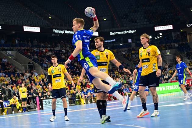 RECORD DATE NOT STATED Szene mit Edwin Aspenbäck (78; Rhein Neckar Löwen), Steven Plucnar Jacobsen (9; Rhein Neckar Löwen), Julian Köster (7; VfL Gummersbach) und Sebastian Heymann (13; Rhein Neckar Löwen) Edwin Aspenbäck (78; Rhein Neckar Löwen) und Julian Köster (7; VfL Gummersbach) in Aktion