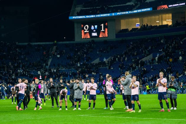 251211 Players of Malmö FF after the Europa League football match between Porto and Malmö FF on December 11, 2025 in Porto. Photo: Ludvig Thunman BILDBYRAN kod LT LT0761 fotboll football soccer fotball uefa europa league europa league porto malmö ff bbeng depp Copyright: LUDVIGxTHUNMAN BB251211LT112