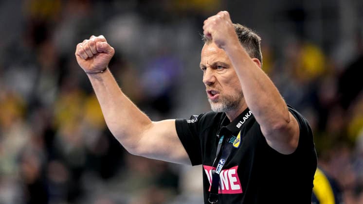 Maik Machulla (Trainer, Cheftrainer, RNL), gibt Anweisungen, gestikuliert, mit den Armen gestikulieren, Einzelbild, Einzelfoto, Aktion, Action, Jubel, jubeln, jubelt, celebration, Freude, freuen, freut sich, zuversichtlich, optimistisch, positiv, Spielszene, 11.12.2025, Mannheim (Deutschland), Handball, Bundesliga, Rhein-Neckar Löwen - VfL Gummersbach