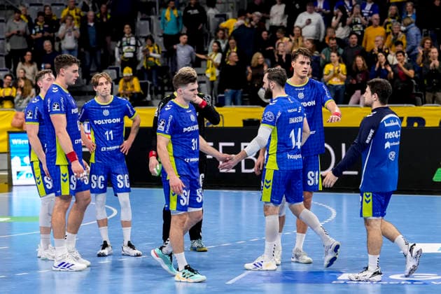 Spieler vom VfL Gummersbach, enttäuscht über die Niederlage, Enttäuschung nach dem Schlusspfiff, Highlight, Verlierer, verloren, Frustration, disappointed, pessimistisch, 11.12.2025, Mannheim (Deutschland), Handball, Bundesliga, Rhein-Neckar Löwen - VfL Gummersbach