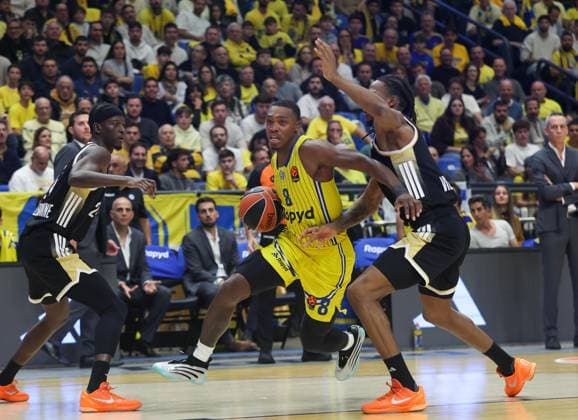 Maccabi Rapyd Tel Aviv v LDLC ASVEL - EuroLeague TEL AVIV, ISRAEL - DECEMBER 11: Maccabi Rapyd Tel Aviv’s Lonnie Walker IV (8) competes against an LDLC ASVEL player during the EuroLeague Round 15 match at Menora Mivtachim Arena in Tel Aviv, Israel, on December 11, 2025. Nir Keidar Anadolu Tel Aviv Israel. Editorial use only. Please get in touch for any other usage.  Copyright: x2025xAnadoluxNirxKeidarx