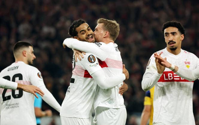 11.12.25 VfB Stuttgart - Maccabi Tel Aviv FC Deutschland, Stuttgart, 11.12.2025, Fussball, UEFA Europa League, Saison 2025 2026, VfB Stuttgart - Maccabi Tel Aviv FC: v.l. Lorenz Assignon, Maximilian Mittelstädt (beide VfB Stuttgart); Jubel Tor 1:0 Assignon.