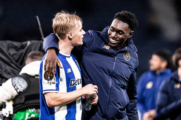 FC Porto v Malmo FF - UEFA Europa League 2025 26 League Phase MD6 PORTO, PORTUGAL - DECEMBER 11: Samu Omorodion and Victor Froholdt of FC Porto smiling after the UEFA Europa League 2025 26 League Phase MD6 match between FC Porto and Malmo FF at Estadio do Dragao on December 11, 2025 in Porto, Portugal. (Photo by Joao Gregorio RSM Press via Photo Players Images Magara press) Porto Estadio do Dragao Portugal Copyright: xJoaoxGregoriox