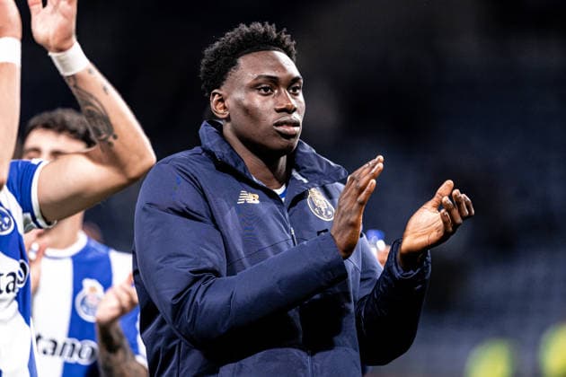 FC Porto v Malmo FF - UEFA Europa League 2025 26 League Phase MD6 PORTO, PORTUGAL - DECEMBER 11: Samu Omorodion of FC Porto thanks the fans during to the UEFA Europa League 2025 26 League Phase MD6 match between FC Porto and Malmo FF at Estadio do Dragao on December 11, 2025 in Porto, Portugal. (Photo by Joao Gregorio RSM Press via Photo Players Images Magara press) Porto Estadio do Dragao Portugal Copyright: xJoaoxGregoriox