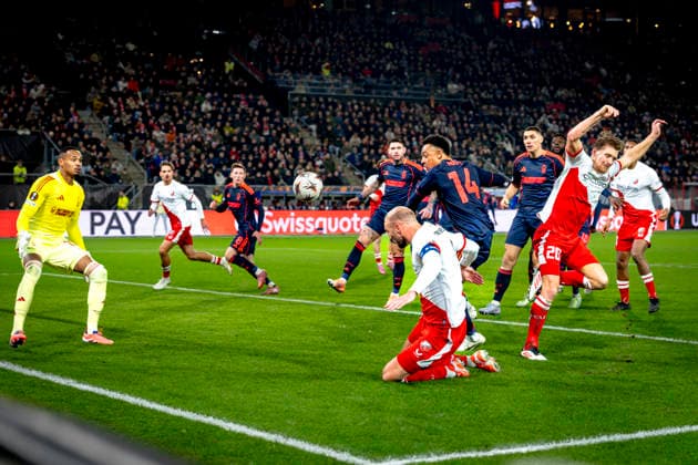 FC Utrecht defender Mike van der Hoorn scores the 1-1 during the match FC Utrecht vs Nottingham Forest FC at the Stadium de Galgenwaard for the Europa League - League phase - Matchday 6 season 2025-2026 in UTRECHT, Netherlands on 11 december 2025, (photo by Marcel van Dorst EYE4images DeFodi Images)