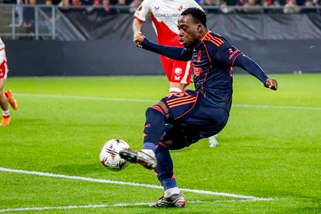 Arnaud Kalimuendo of Nottingham Forest shoots on goal and scores the 0-1 FC Utrecht v Nottingham Forest FC, UEFA Europa League 2025 26 League Phase MD6, FC Utrecht v Nottingham Forest FC, Stadion Galgenwaard, December 11, 2025, Utrecht, Netherlands.