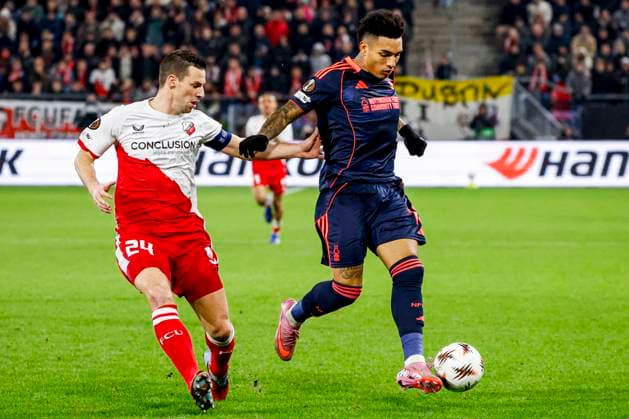 Igor Jesus of Nottingham Forest dribbles with the ball under pressure from Nick Viergever of FC Utrecht FC Utrecht v Nottingham Forest FC, UEFA Europa League 2025 26 League Phase MD6, FC Utrecht v Nottingham Forest FC, Stadion Galgenwaard, December 11, 2025, Utrecht, Netherlands.
