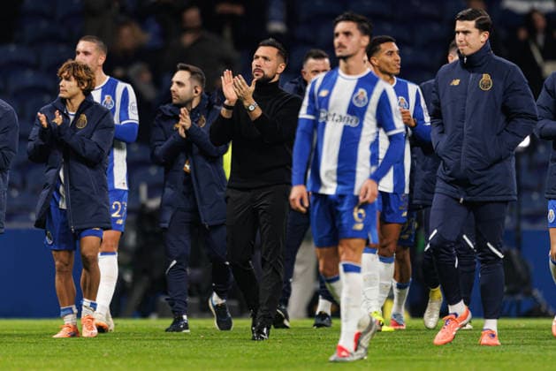 Francesco Farioli seen during UEFA Europa League game between teams of FC Porto and Malmo FF (Bernardo Benjamim Ball Raw Images) Porto Estadio do Dragao Portugal Copyright: xBernardoxBenjamimx bernardobenjamim_fcporto_malmo_2526-171