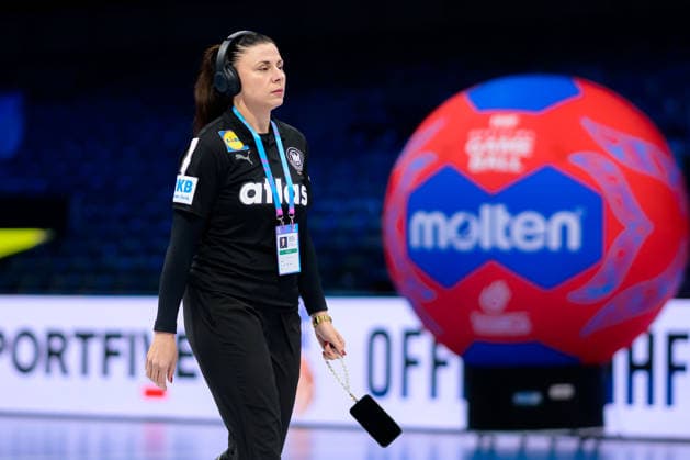 Handball, Frauen WM, Halbfinale: Frankreich - Deutschland Torwarttrainerin Jasmina Rebmann-Jankovic (Deutschland) Rotterdam Ahoy Niederlande