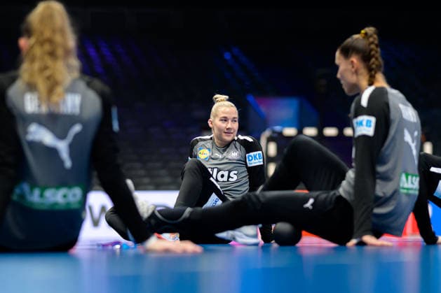Handball, Frauen WM, Halbfinale: Frankreich - Deutschland Torhueterin Katharina Filter (Deutschland) Rotterdam Ahoy Niederlande