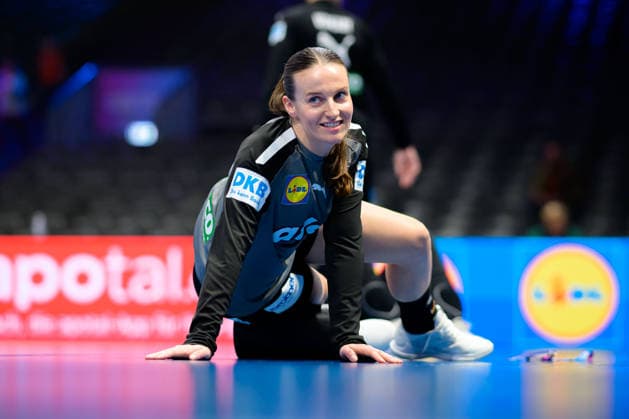 Handball, Frauen WM, Halbfinale: Frankreich - Deutschland Julia Maidhof (Deutschland) Rotterdam Ahoy Niederlande