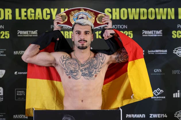 Boxen: PrimeTime Promotion, Showdown for Legacy III, Waage, 12.12.2025 WBO-Youth-Weltmeisterschaft: Alex Alselo (GER) - Dorde Krsmanovic (BIH) *** Boxing PrimeTime Promotion, Showdown for Legacy III, Libra, 12 12 2025 WBO Youth World Championship Alex Alselo GER Dorde Krsmanovic BIH