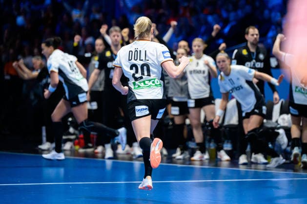 Handball, Frauen WM, Halbfinale: Frankreich - Deutschland Antje Döll Doell (Deutschland) Jubel Freude Emotion Rotterdam Ahoy Niederlande
