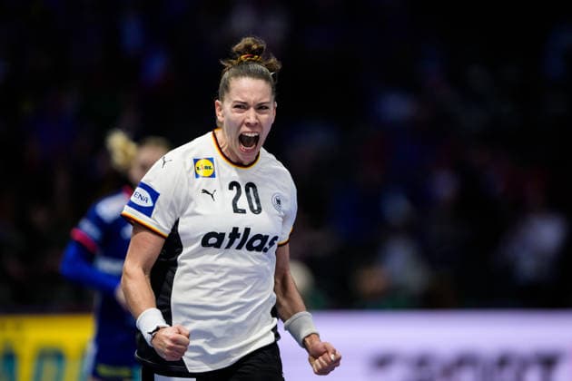 251212 Emily Vogel of Germany celebrates during the IHF Women s World Championship, WM, Weltmeisterschaft semifinal between France and Germany on December 12, 2025 in Rotterdam. Photo: Joel Marklund BILDBYRAN kod JM JM0755 bbeng handball handboll handball vm handball-vm handbolls-vm ihf handball world championship world handball championship 2025 world championship 2025 semifinal semifinals frankrike tyskland france germany dam jubel Copyright: JOELxMARKLUND BB251212JM001