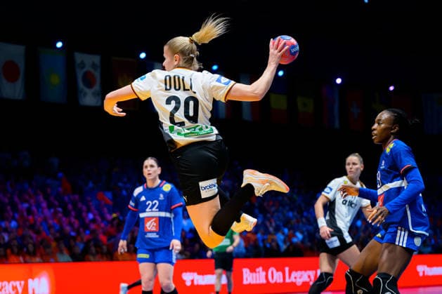 Handball, Frauen WM, Halbfinale: Frankreich - Deutschland Antje Döll Doell (Deutschland) Rotterdam Ahoy Niederlande
