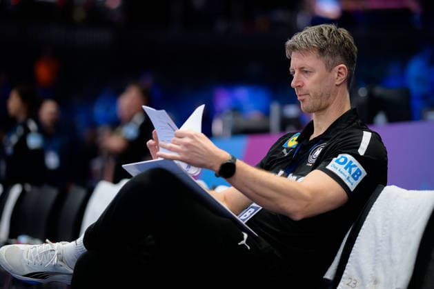 Handball, Frauen WM, Halbfinale: Frankreich - Deutschland Trainer Markus Gaugisch (Deutschland) Rotterdam Ahoy Niederlande