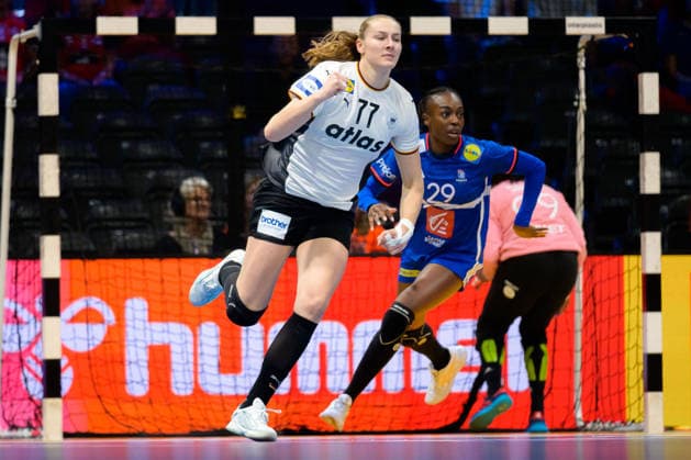 Handball, Frauen WM, Halbfinale: Frankreich - Deutschland Viola Leuchter (Deutschland) Rotterdam Ahoy Niederlande
