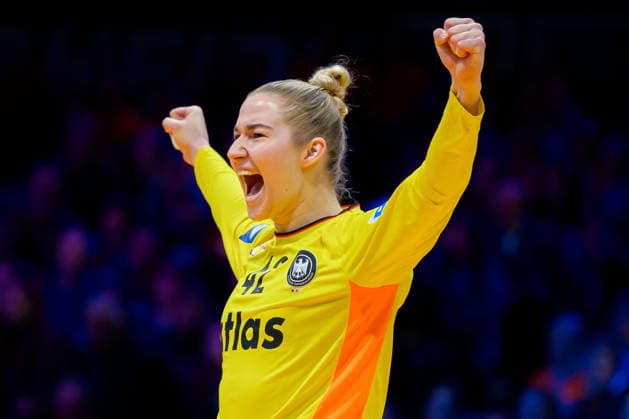 Handball, Frauen WM, Halbfinale: Frankreich - Deutschland Torhueterin Katharina Filter (Deutschland) Jubel Freude Emotion Rotterdam Ahoy Niederlande *** Handball, Womens World Championship, semi-final France Germany Goalkeeper Katharina Filter Germany Cheers Joy Emotion Rotterdam Ahoy Netherlands