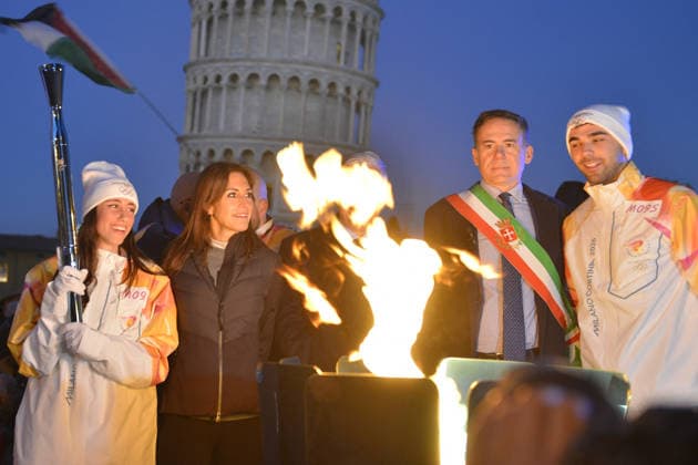 Arrival Of Olympic Flame in the Piazza dei Miracoli - Pisa Group photo with the burning brazier during the arrival of the Olympic Flame in the Piazza dei Miracoli in Pisa, Italy on December 12, 2025. Photo by Roberto Cappello IPA ABACAPRESS.COM Pisa Italy Italy  Copyright: xIPA ABACAx