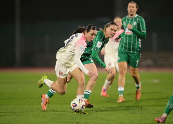 Foto : ( Leverkusen ) Fussball Google Pixel Frauen Bundesliga , 13. Spieltag am Fr. 12.12.2025 Werder Bremen - Bayer 04 Leverkusen