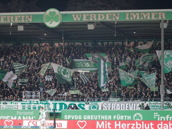 Deutschland: Fußball, 2. Bundesliga 2025 26, 16. Spieltag - SpVgg Greuther Fürth vs Hertha BSC - Sportpark Ronhof (Fürth): Fans SpVgg Greuther Fürth