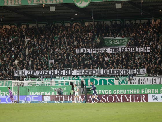 Deutschland: Fußball, 2. Bundesliga 2025 26, 16. Spieltag - SpVgg Greuther Fürth vs Hertha BSC - Sportpark Ronhof (Fürth): Banner