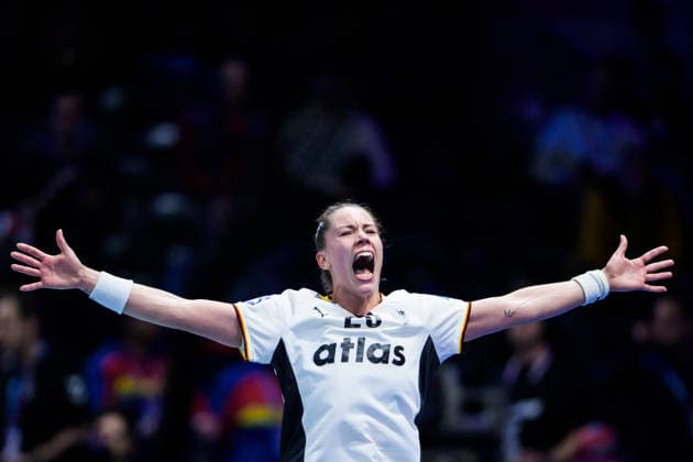 251212 Emily Vogel of Germany celebrates during the IHF Women s World Championship, WM, Weltmeisterschaft semifinal between France and Germany on December 12, 2025 in Rotterdam. Photo: Joel Marklund BILDBYRAN kod JM JM0755 bbeng handball handboll handball vm handball-vm handbolls-vm ihf handball world championship world handball championship 2025 world championship 2025 semifinal semifinals frankrike tyskland france germany dam jubel Copyright: JOELxMARKLUND BB251212JM014