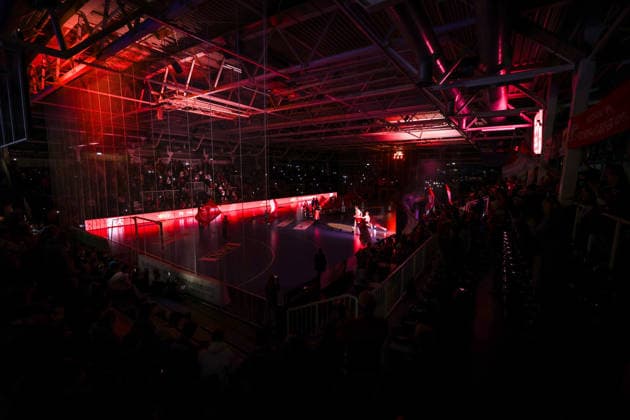 12.12.2025, Handball, Saison 2025 2026, 2. Handball Bundesliga, 15. Spieltag, TuSEM Essen - TuS N-Lübbecke, Die Spieler des TuSEM Essen laufen in die Halle ein, Essen Am Hallo NRW Deutschland xRHR-FOTO DEx Copyright: DennisxEwert RHR-FOTOx RHR-FOTO DE