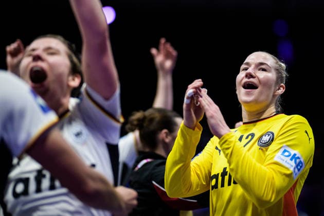 251212 Goalkeeper Katharina Filter of Germany celebrates after the IHF Women s World Championship, WM, Weltmeisterschaft semifinal between France and Germany on December 12, 2025 in Rotterdam. Photo: Joel Marklund BILDBYRAN kod JM JM0755 bbeng handball handboll handball vm handball-vm handbolls-vm ihf handball world championship world handball championship 2025 world championship 2025 semifinal semifinals frankrike tyskland france germany dam jubel Copyright: JOELxMARKLUND BB251212JM017