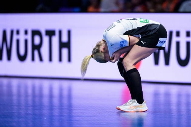 251212 Antje Döll of Germany celebrates after the IHF Women s World Championship, WM, Weltmeisterschaft semifinal between France and Germany on December 12, 2025 in Rotterdam. Photo: Joel Marklund BILDBYRAN kod JM JM0755 bbeng handball handboll handball vm handball-vm handbolls-vm ihf handball world championship world handball championship 2025 world championship 2025 semifinal semifinals frankrike tyskland france germany dam jubel Copyright: JOELxMARKLUND BB251212JM023