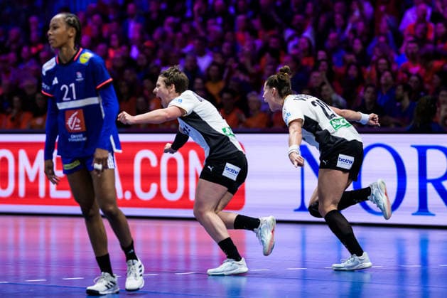 251212 Alina Grijseels and Emily Vogel of Germany celebrate during the IHF Women s World Championship, WM, Weltmeisterschaft semifinal between France and Germany on December 12, 2025 in Rotterdam. Photo: Joel Marklund BILDBYRAN kod JM JM0755 bbeng handball handboll handball vm handball-vm handbolls-vm ihf handball world championship world handball championship 2025 world championship 2025 semifinal semifinals frankrike tyskland france germany dam jubel Copyright: JOELxMARKLUND BB251212JM031