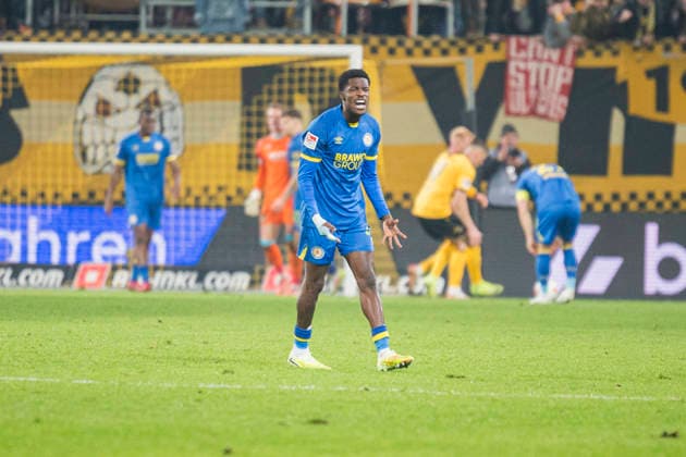12.12.2025, xomx, Fussball 2.Bundesliga, Dynamo Dresden - Eintracht Braunschweig v.l. jubelt, Torjubel, Tor, Goal, Jubel, Freude, freuen zum 1:2. Christian Conteh (Eintracht Braunschweig) (DFL DFB REGULATIONS PROHIBIT ANY USE OF PHOTOGRAPHS as IMAGE SEQUENCES and or QUASI-VIDEO) Dresden