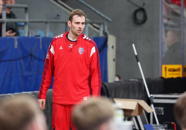 12.12.2025, Deutschland, Bietigheim, Handball 2. Bundesliga, SG BBM Bietigheim vs. Dessau-Roßlauer HV 06, Tom Wolf (BBM)