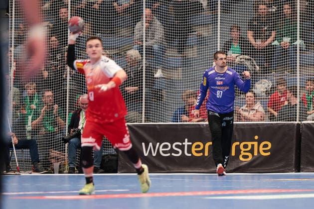 12.12.2025, Handball, Saison 2025 2026, 2. Handball Bundesliga, 15. Spieltag, TuSEM Essen - TuS N-Lübbecke, Torwart Dominik Plaue (TuSEM Essen) jubelt, Essen Am Hallo NRW Deutschland xRHR-FOTO DEx Copyright: DennisxEwert RHR-FOTOx RHR-FOTO DE
