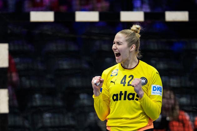 251212 Goalkeeper Katharina Filter of Germany celebrates during the IHF Women s World Championship, WM, Weltmeisterschaft semifinal between France and Germany on December 12, 2025 in Rotterdam. Photo: Joel Marklund BILDBYRAN kod JM JM0755 bbeng handball handboll handball vm handball-vm handbolls-vm ihf handball world championship world handball championship 2025 world championship 2025 semifinal semifinals frankrike tyskland france germany dam jubel Copyright: JOELxMARKLUND BB251212JM041