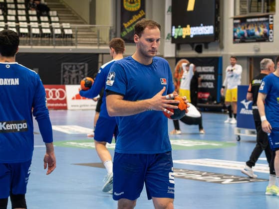 Tobias Heinzelmann (HBW Balingen-Weilstetten, 28) beim Aufwaermen VfL Eintracht Hagen vs. HBW Balingen-Weilstetten, Handball, 2. Bundesliga, 15. Spieltag, Saison 2025 2026, 12.12.2025 VfL Eintracht Hagen vs. HBW Balingen-Weilstetten, Handball, 2. Bundesliga, 15. Spieltag, Saison 2025 2026, 12.12.2025 Hagen Copyright: xEibner-Pressefoto DamianxKruczynx EP_DKI