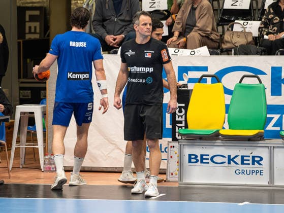 Matthias Flohr (HBW Balingen-Weilstetten, Trainer) waehrend der Aufwaermphase des Teams VfL Eintracht Hagen vs. HBW Balingen-Weilstetten, Handball, 2. Bundesliga, 15. Spieltag, Saison 2025 2026, 12.12.2025 VfL Eintracht Hagen vs. HBW Balingen-Weilstetten, Handball, 2. Bundesliga, 15. Spieltag, Saison 2025 2026, 12.12.2025 Hagen Copyright: xEibner-Pressefoto DamianxKruczynx EP_DKI