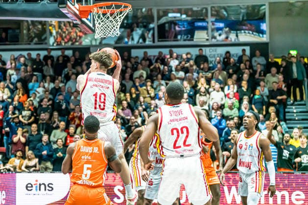 Chemnitz, Deutschland 12. Dezember 2025: 1.BBL - 2025 2026 - Niners Chemnitz vs. Würzburg Baskets Im Bild: Copyright: xFotostandx xNachtigallx