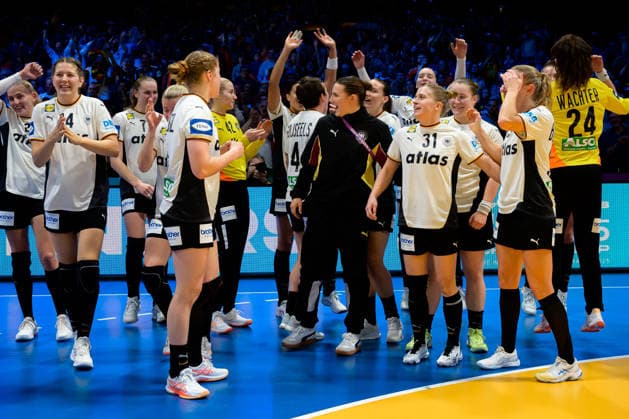 Handball, Frauen WM, Halbfinale: Frankreich - Deutschland Rotterdam Ahoy Niederlande