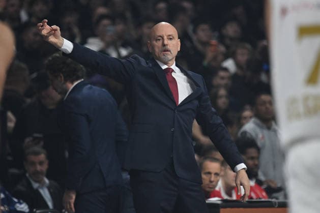 PARTIZAN vs CRVENA ZVEZDA SASA OBRADOVIC coach basketball Partizan vs Crvena zvezda during Euroleague matrch at Beogradska arena, Belgrade 12.12.2025 Foto: BASKETBALL, EUROLEAGUE, PARTIZAN, CRVENA ZVEZDA Belgrade Belgrade arena Serbia Copyright: xMarkoxMetlas xMNxPressx