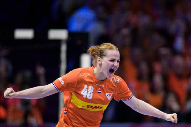 251212 Dione Housheer of Netherlands celebrates during the IHF Women™s World Championship, WM, Weltmeisterschaft semifinal between Netherlands and Norway on December 12, 2025 in Rotterdam. Photo: Joel Marklund BILDBYRAN kod JM JM0756 bbeng handball handboll handball vm handball-vm handbolls-vm ihf handball world championship world handball championship 2025 world championship 2025 semifinal semifinals nederländerna norway norge netherlands dam jubel Copyright: JOELxMARKLUND BB251212JM058