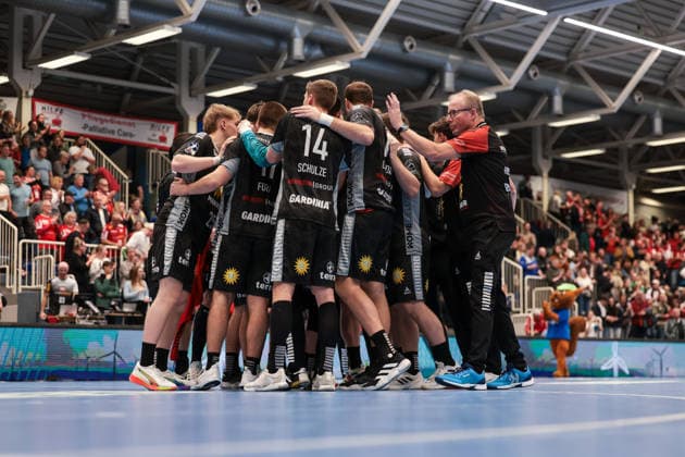 12.12.2025, Handball, Saison 2025 2026, 2. Handball Bundesliga, 15. Spieltag, TuSEM Essen - TuS N-Lübbecke, Die Spieler des TuS N-Lübbecke jubeln, Essen Am Hallo NRW Deutschland xRHR-FOTO DEx Copyright: DennisxEwert RHR-FOTOx RHR-FOTO DE