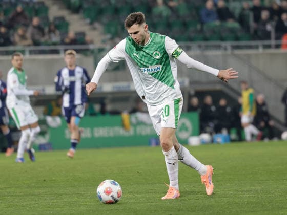 Deutschland: Fußball, 2. Bundesliga 2025 26, 16. Spieltag - SpVgg Greuther Fürth vs Hertha BSC - Sportpark Ronhof (Fürth): Branimir Hrgota (SpVgg Greuther Fürth, 10)