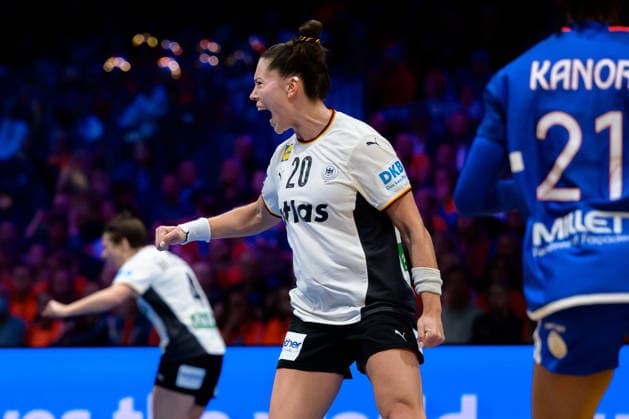 Handball, Frauen WM, Halbfinale: Frankreich - Deutschland Emily Vogel (Deutschland) Jubel Freude Emotion Rotterdam Ahoy Niederlande