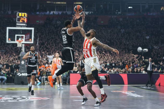 Partizan v Crvena Zvezda - EuroLeague BELGRADE, SERBIA - DECEMBER 12: Sterling Brown (12) of Partizan competes with Codi Miller (0) of Crvena Zvezda during the EuroLeague match between Partizan and Crvena Zvezda at the Belgrade Arena in Belgrade, Serbia on December 12, 2025. Filip Stevanovic Anadolu Belgrade Serbia. Editorial use only. Please get in touch for any other usage.  Copyright: x2025xAnadoluxFilipxStevanovicx