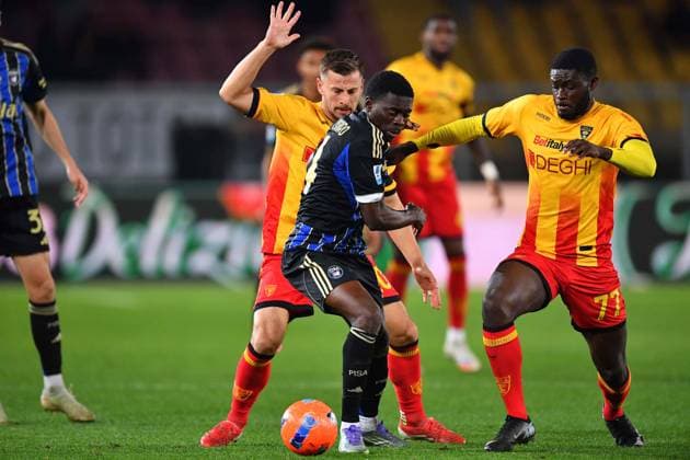 Lecce s Defensive midfielder Ylber Ramadani (20 US Lecce) Lecce s midfielder Mohamed Kaba (77 US Lecce) and Pisa s Right Winger Idrissa TourÃ (15 Pisa Sporting Club 1909) in action during the Serie A Enilive soccer matchday 15 between US Lecce and Pisa Sportin Club 1909 at the Via del Mare Stadium in Lecce, Italy, Friday, December 12, 2025. (Credit Image: Giovanni Evangelista LaPresse)  Copyright: xGiovannixEvangelista LaPressex