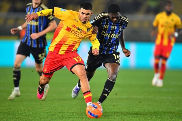 Lecce s right back Danilo Veiga (17 US Lecce) and Pisa s Midfielder Ebenezer Akinsanmiro (14 Pisa Sporting Club 1909) in action during the Serie A Enilive soccer matchday 15 between US Lecce and Pisa Sportin Club 1909 at the Via del Mare Stadium in Lecce, Italy, Friday, December 12, 2025. (Credit Image: Giovanni Evangelista LaPresse)  Copyright: xGiovannixEvangelista LaPressex