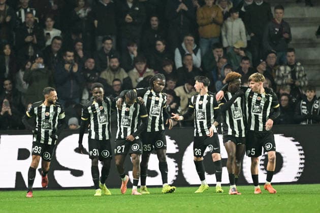 Angers SCO v FC Nantes - Ligue 1 McDonald s 2025 2026 93 Haris BELKEBLA (sco) - 35 Prosper PETER (sco) during the Ligue 1 McDonald s match between Angers and Nantes at Stade Raymond Kopa on December 12, 2025 in Angers, France. Angers France  Copyright: xFEPx 776348236